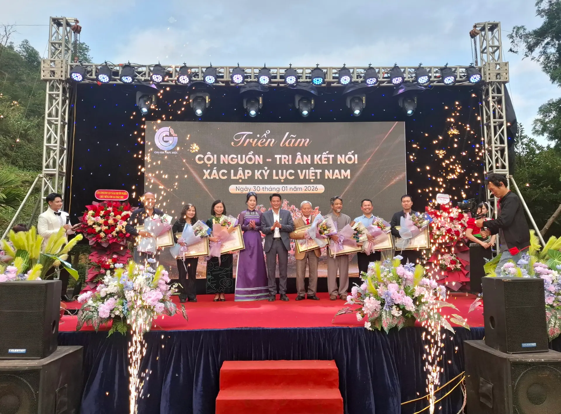 Dạ Tiệc Đón Xuân Bính Ngọ 2026 Chu Gia Trác Mộc