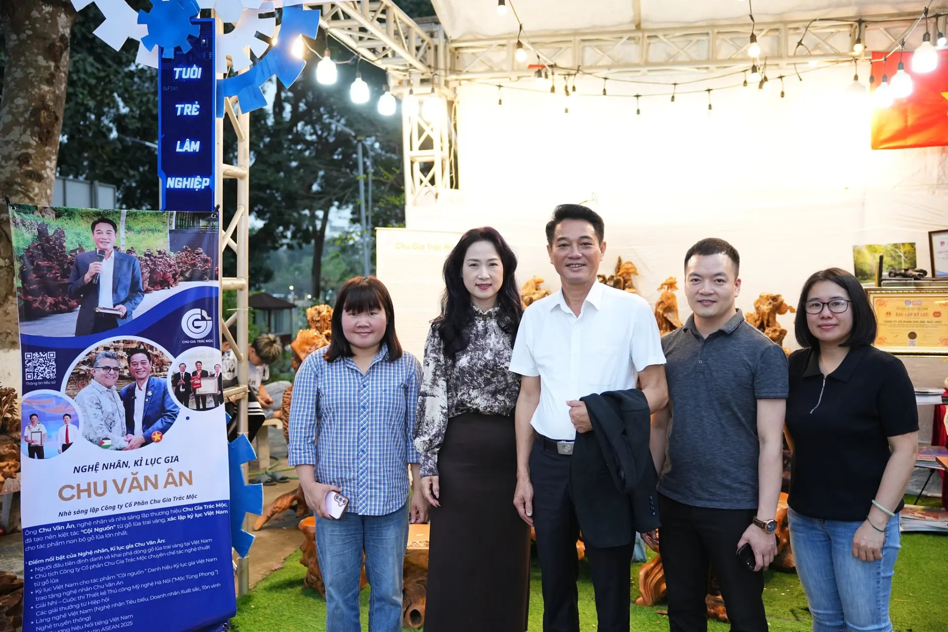 DẤU ẤN NON BỘ GỖ LŨA TRAI VÀNG TẠI ĐẠI HỌC LÂM NGHIỆP TRONG LỄ KỶ NIỆM 95 NĂM THÀNH LẬP ĐOÀN