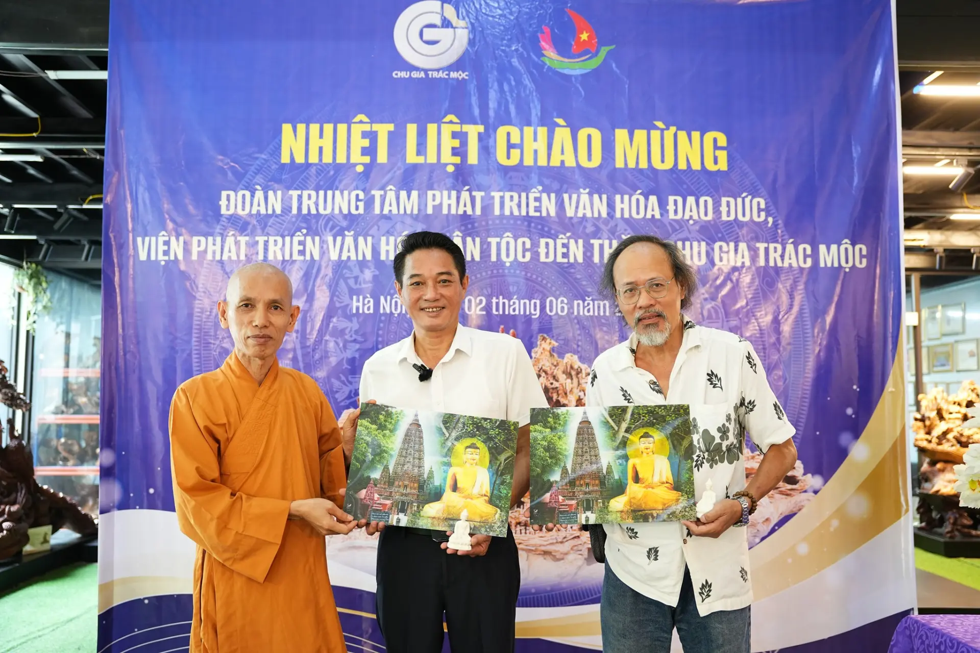 CHU GIA TRÁC MỘC HÂN HẠNH ĐÓN TIẾP ĐOÀN TRUNG TÂM PHÁT TRIỂN VĂN HÓA ĐẠO ĐỨC – VIỆN PHÁT TRIỂN VĂN HÓA DÂN TỘC