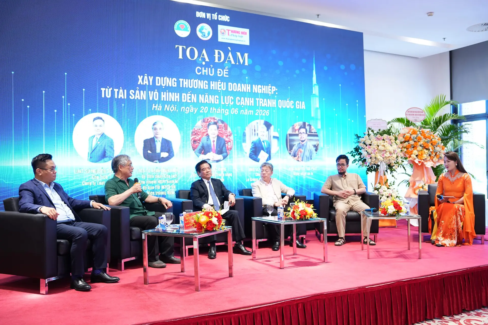 NGHỆ NHÂN CHU VĂN ÂN ĐÓN NHẬN DANH HIỆU NGHỆ NHÂN QUỐC GIA – SỰ GHI NHẬN CAO QUÝ CHO HÀNH TRÌNH GÌN GIỮ TINH HOA GỖ LŨA TRAI VÀNG