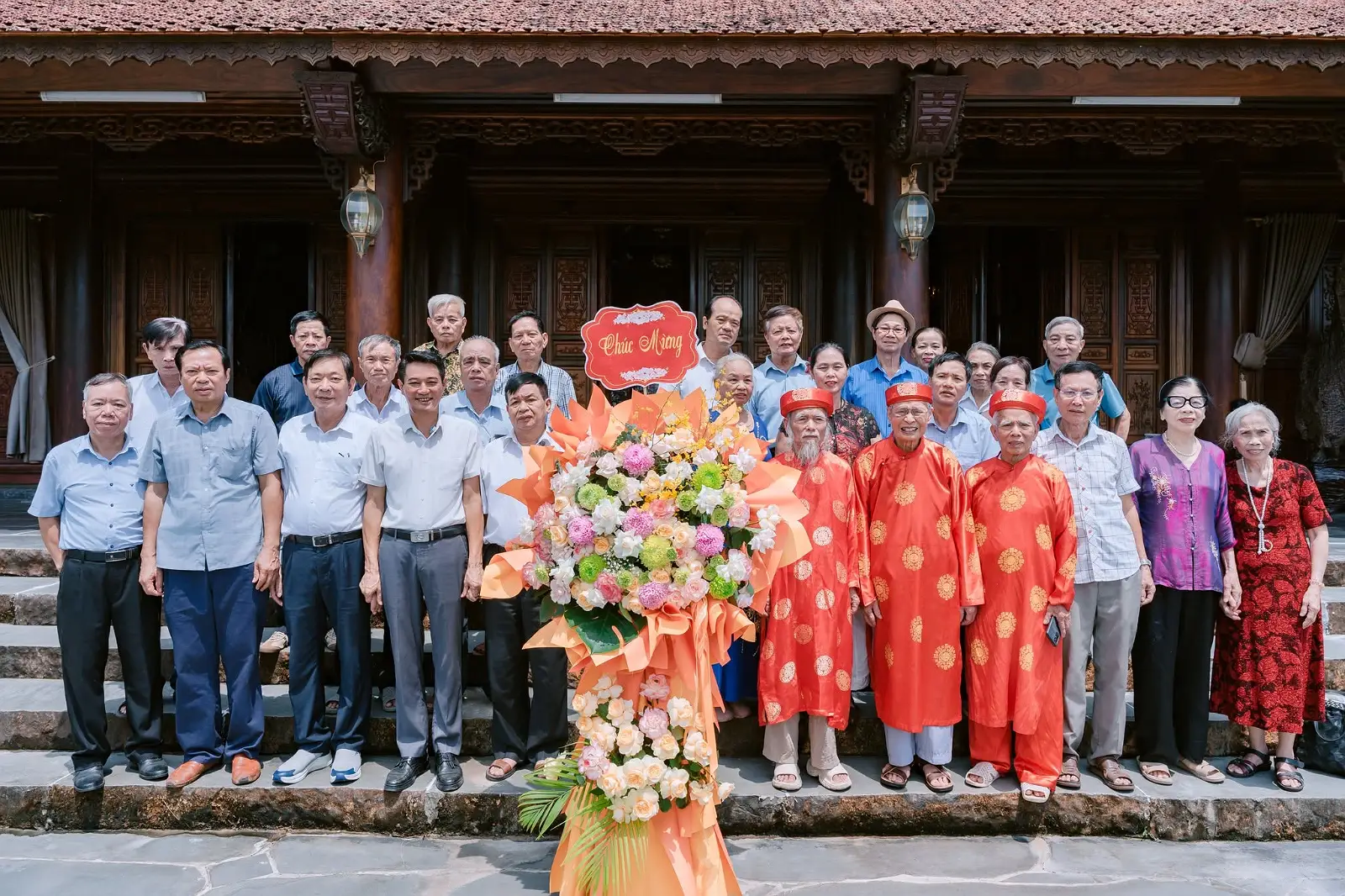 Đoàn nguyên lãnh đạo huyện Thạch Thất ghé thăm Chu Gia Trác Mộc